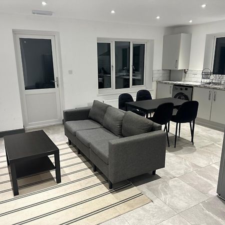 The Little Oaks Apartment Бирмингам Екстериор снимка