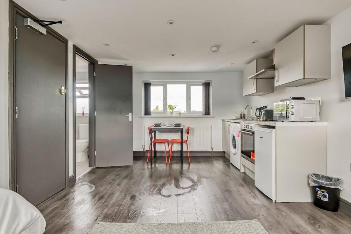 The Little Oaks Apartment Бирмингам Екстериор снимка